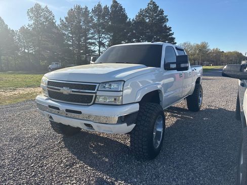 Used 2006 Chevrolet Silverado 1500 LT w/ Light Duty Power Package image 4