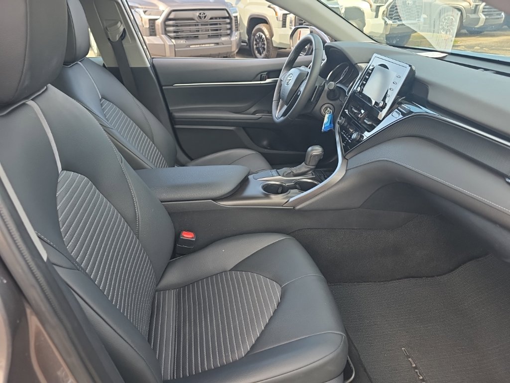Used 2024 Toyota Camry SE FWD image 9