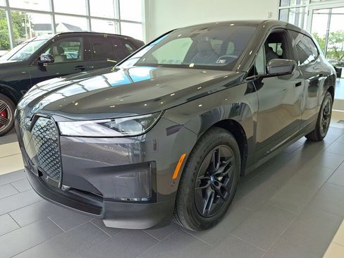 Certified 2025 BMW iX xDrive50 image 3