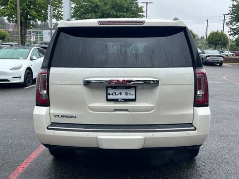 Used 2015 GMC Yukon Denali w/ Premium Package AWD/4WD image 8