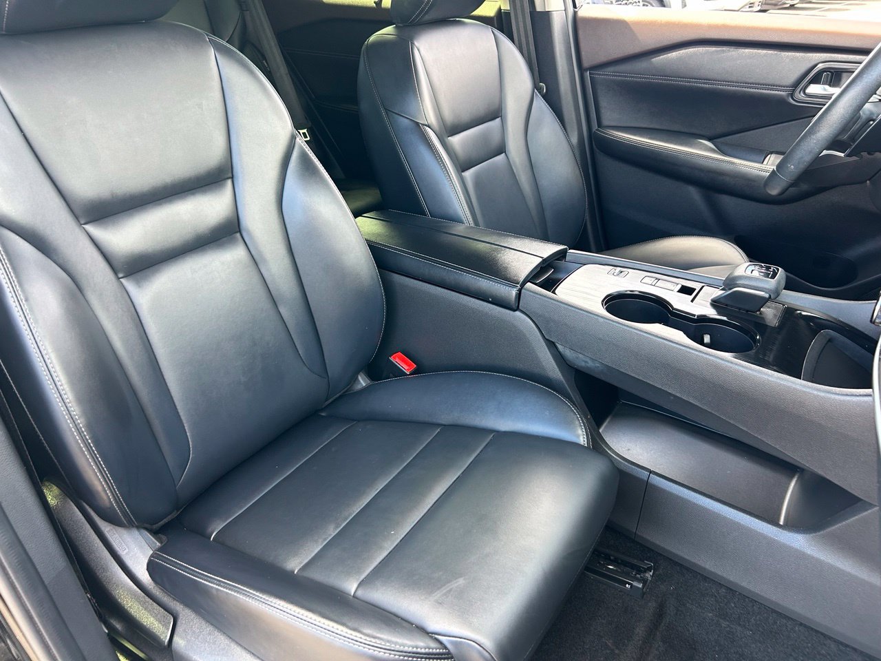 Certified 2023 Nissan Rogue SV w/ SV Premium B Package FWD image 11