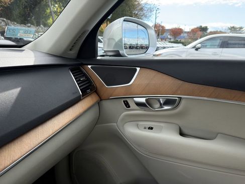Used 2022 Volvo XC90 T6 Momentum w/ Advanced Package image 21