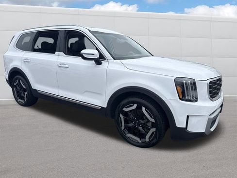 Used 2023 Kia Telluride S w/ S Sunroof Package image 7