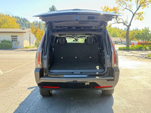 Used 2020 Cadillac Escalade ESV Platinum image 40