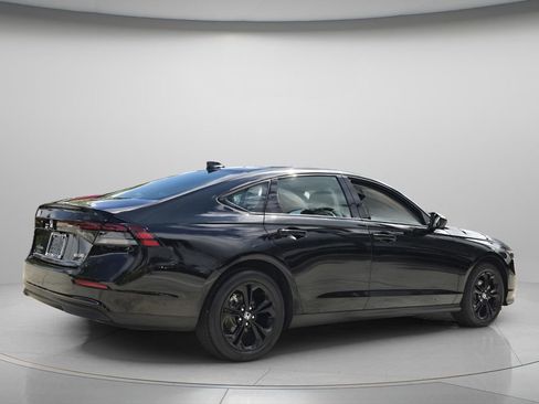 Used 2025 Honda Accord SE image 7