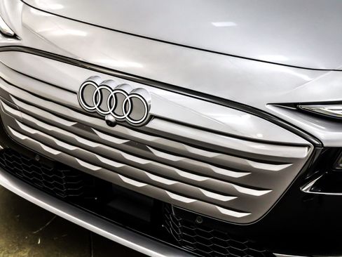 New 2025 Audi A6 e-tron Premium image 13