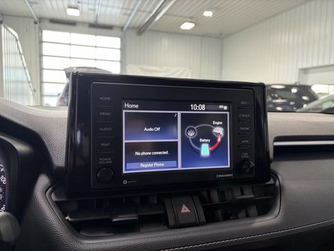 Used 2021 Toyota RAV4 LE image 8