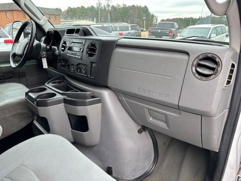 Used 2010 Ford E-350 and Econoline 350 XLT image 26