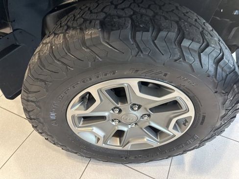 Used 2016 Jeep Wrangler Unlimited Rubicon w/ Dual Top Group image 18