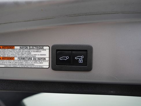 Used 2022 Toyota Corolla Cross XLE image 11