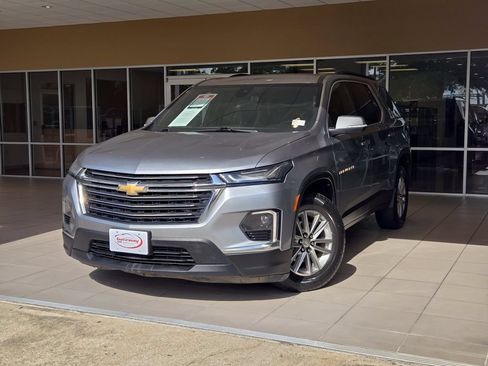 Used 2023 Chevrolet Traverse LT AWD/4WD image 1
