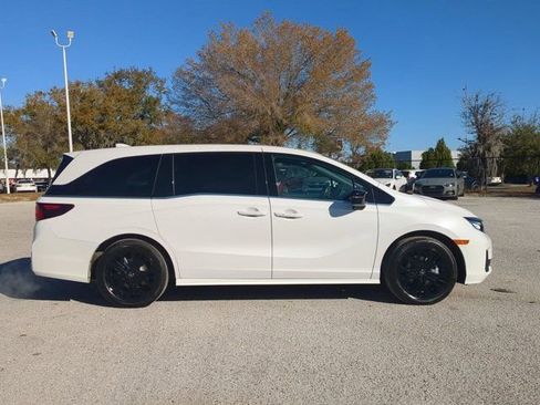 Used 2025 Honda Odyssey Sport-L image 3