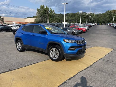 Used 2024 Jeep Compass Latitude AWD/4WD image 6