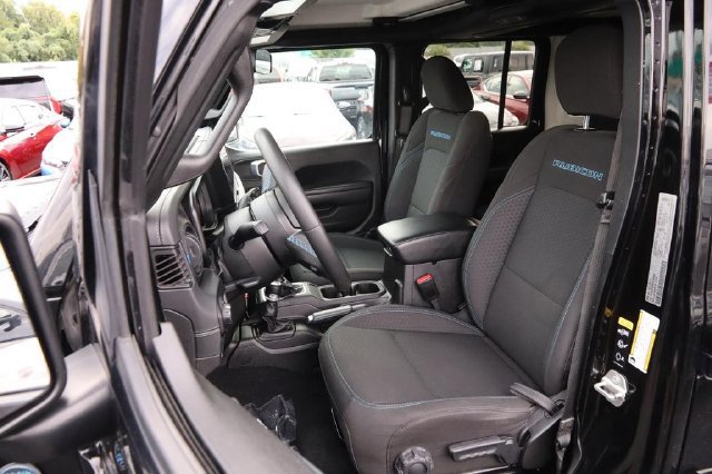 Used 2024 Jeep Wrangler Unlimited Rubicon 4xe AWD/4WD image 8