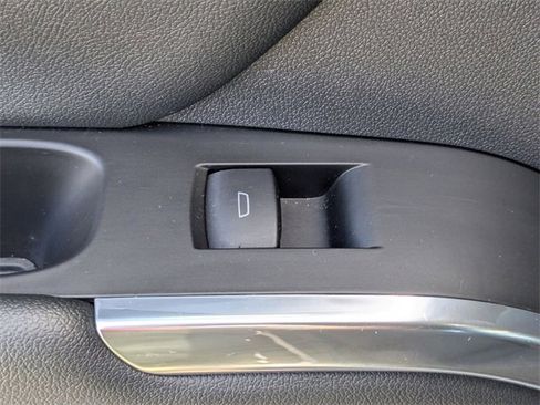 Used 2024 Chevrolet Traverse LT image 30