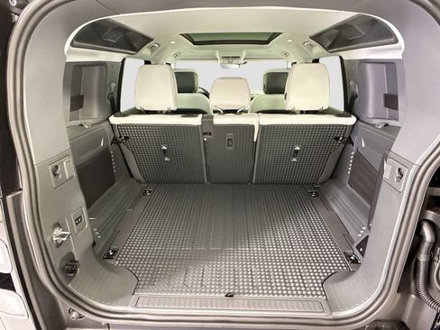 New 2026 Land Rover Defender 110 X-Dynamic SE AWD/4WD image 28