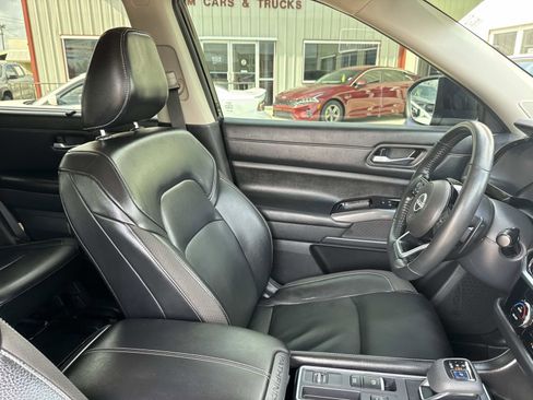 Used 2022 Nissan Pathfinder SL w/ SL Premium Package image 11