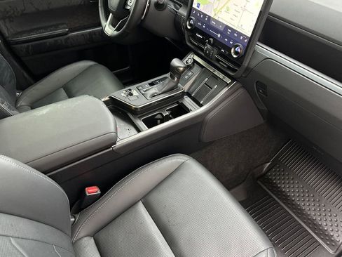 Used 2025 Lexus GX 550 w/ Cold Area Package AWD/4WD image 16