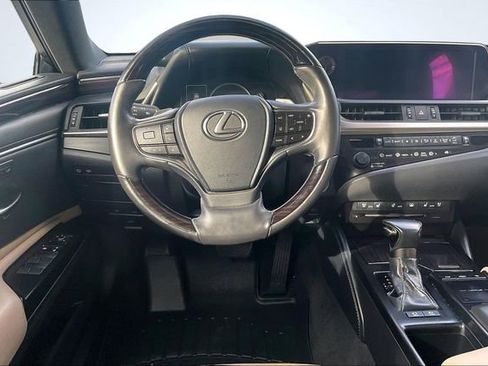 Used 2019 Lexus ES 300h w/ Accessory Package 2 image 5