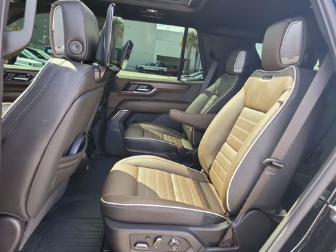 Used 2025 GMC Yukon Denali Ultimate image 14