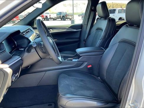 New 2026 Jeep Grand Cherokee Altitude AWD/4WD image 9