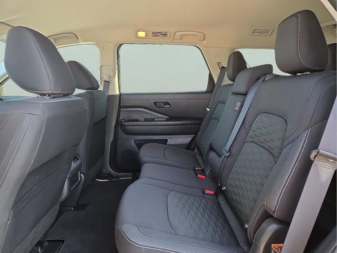 Used 2024 Nissan Pathfinder SV image 11