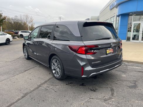 New 2026 Honda Odyssey Touring image 8