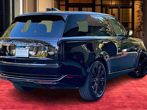 Used 2023 Land Rover Range Rover SE image 12