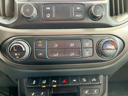 Used 2022 Chevrolet Colorado Z71 w/ Safety Package RWD image 16