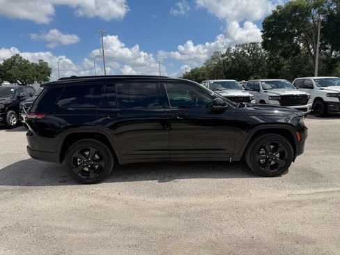Certified 2025 Jeep Grand Cherokee L Laredo AWD/4WD image 7