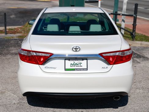 Used 2017 Toyota Camry XLE w/ Moonroof Package image 14