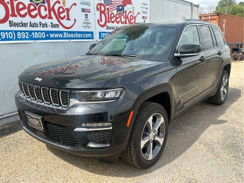 New 2025 Jeep Grand Cherokee Limited w/ Luxury Tech Group II image 6
