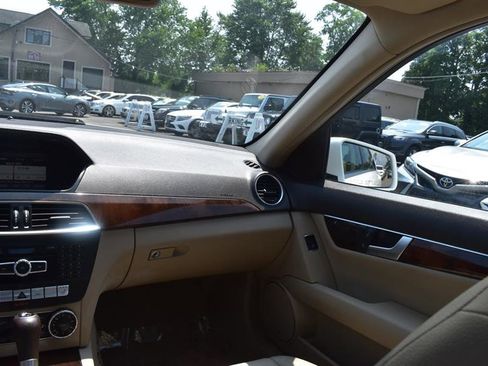 Used 2014 Mercedes-Benz C 300 4MATIC Sedan image 16