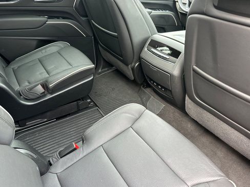 Certified 2024 Cadillac Escalade Sport w/ LPO, ONYX Package image 19