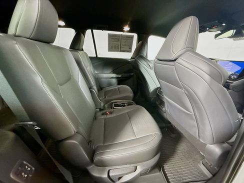 Used 2026 Lexus TX 500h AWD w/ Technology Package image 28