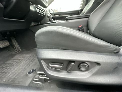 Used 2025 Toyota Camry XLE image 16