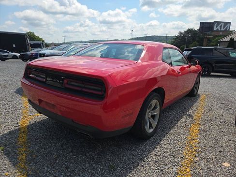 Used 2016 Dodge Challenger SXT RWD image 4