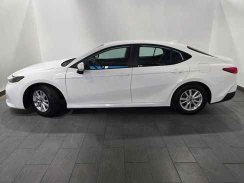 Used 2025 Toyota Camry LE image 2