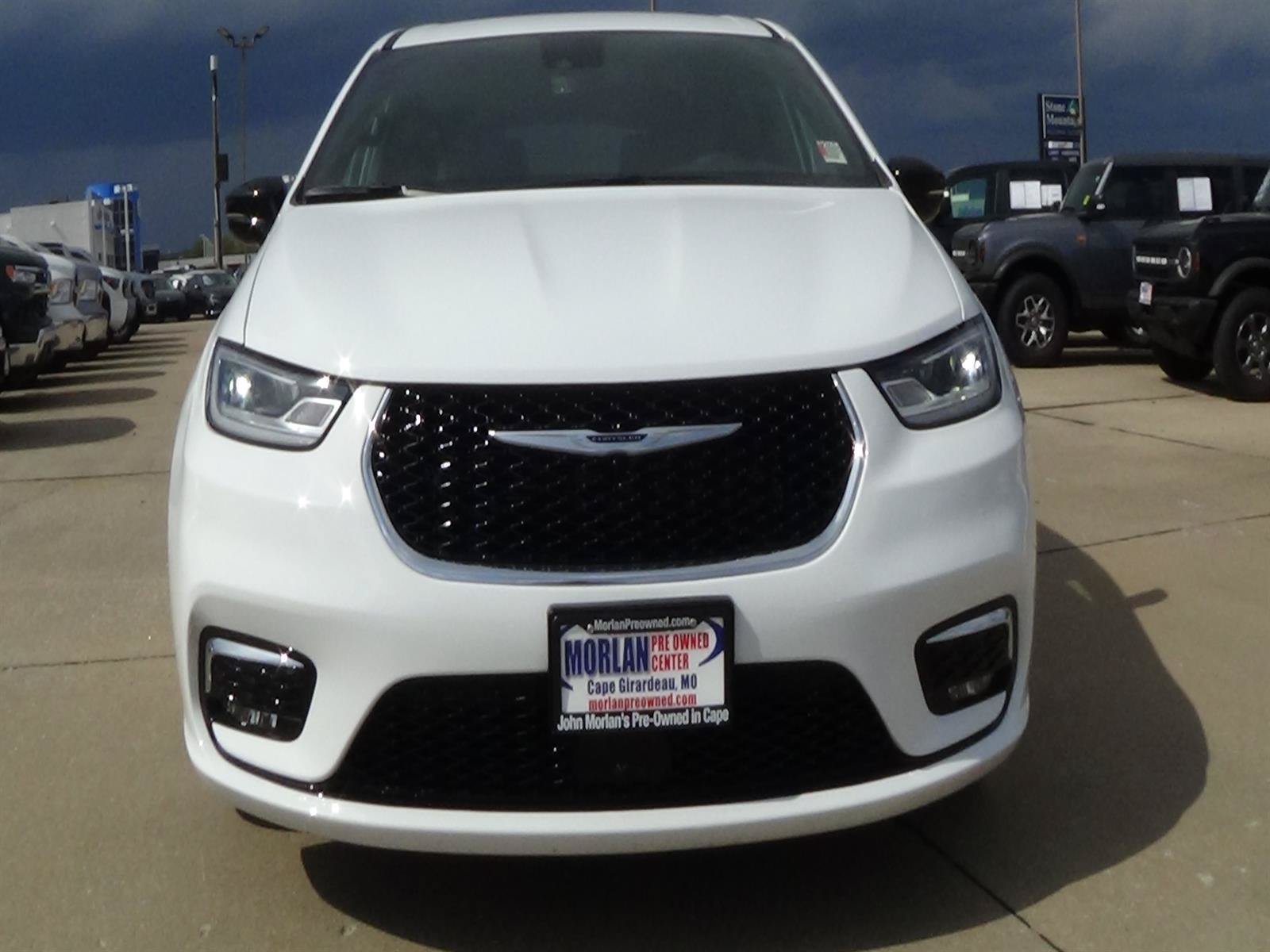Certified 2025 Chrysler Pacifica Select FWD image 3