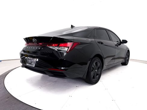 Used 2022 Hyundai Elantra SEL w/ Convenience Package FWD image 17