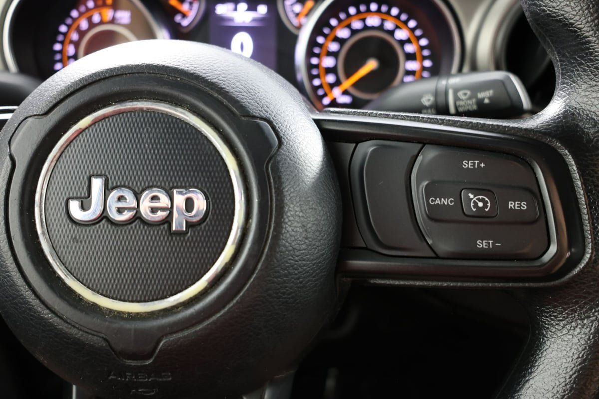 Used 2021 Jeep Gladiator Sport AWD/4WD image 25