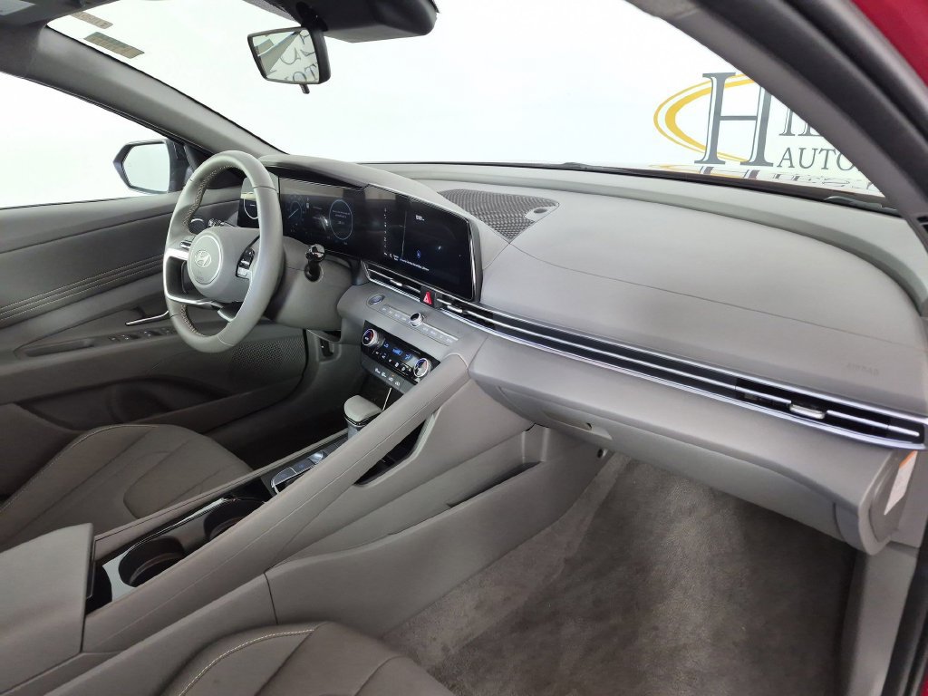 Used 2025 Hyundai Elantra SEL FWD image 39