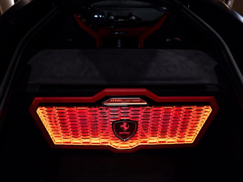 Used 2018 Ferrari 812 Superfast image 20