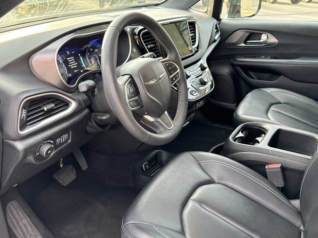 Used 2025 Chrysler Pacifica Select FWD image 24