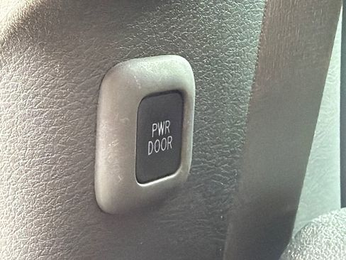 Used 2024 Toyota Sienna XLE FWD image 19