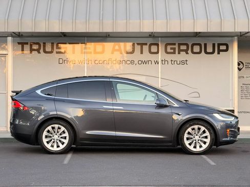 Used 2018 Tesla Model X 75D AWD/4WD image 5