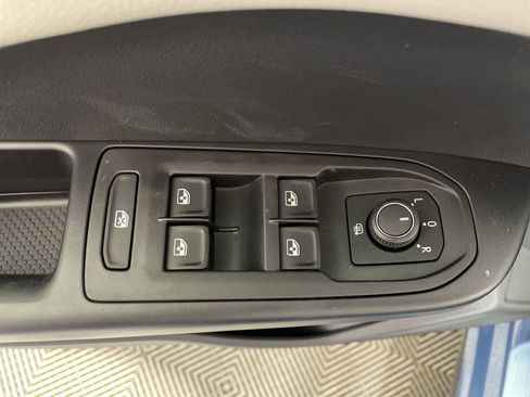 New 2026 Volkswagen Taos SEL image 10