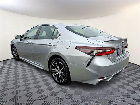 Used 2023 Toyota Camry SE image 4