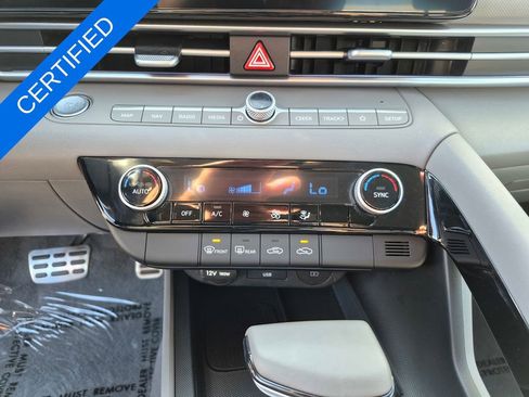 Used 2025 Hyundai Elantra SEL image 19