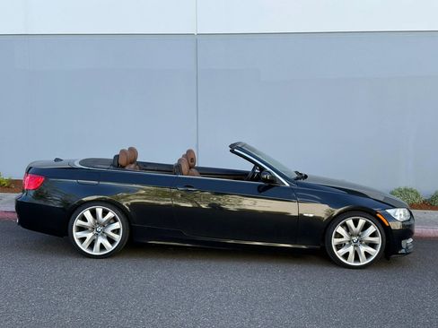 Used 2011 BMW 335i Convertible RWD image 6